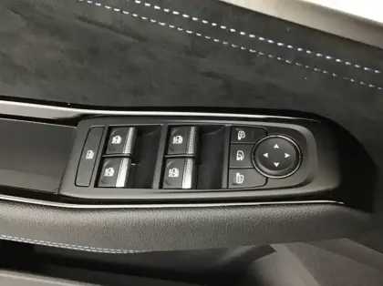 Photo 16 Renault Austral Nouveau full hybrid E-Tech 200 ch Esprit Alpine