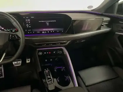 Photo 9 Audi Q5 e-hybrid 299 ch Quattro S tronic 7 S line