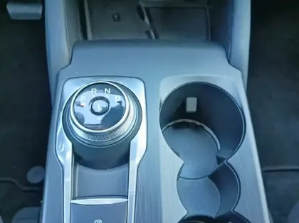 Photo 7 Ford Kuga Nouveau 2.5 Duratec 180 ch FlexiFuel FHEV E85 Powershift Titanium