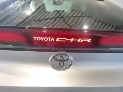 Photo 10 Toyota C-HR  1.8 Hybride 140ch Design MY26