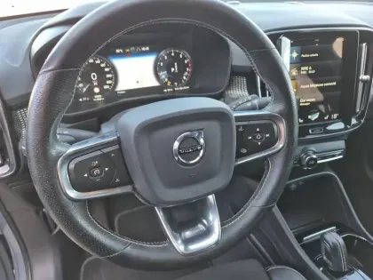 Photo 10 Volvo XC40  T3 163ch R-Design Geartronic 8