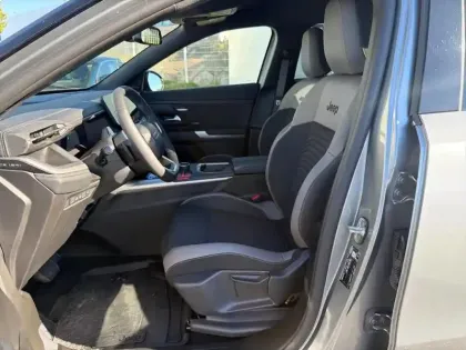 Photo 8 Jeep Compass  1.2 Turbo T3 145ch e-Hybrid First Edition BVR6