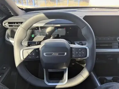 Photo 12 Jeep Compass  1.2 Turbo T3 145ch e-Hybrid First Edition BVR6