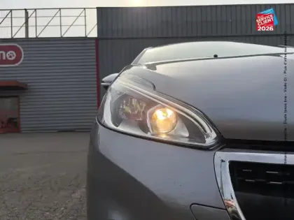 Photo 12 Peugeot 208  1.2 PureTech 82ch E6.2 Evap Signature 5p