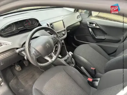 Photo 14 Peugeot 208  1.2 PureTech 82ch E6.2 Evap Signature 5p