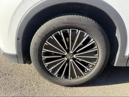 Photo 5 Volkswagen Tiguan  1.5 eTSI 150ch Elegance DSG7