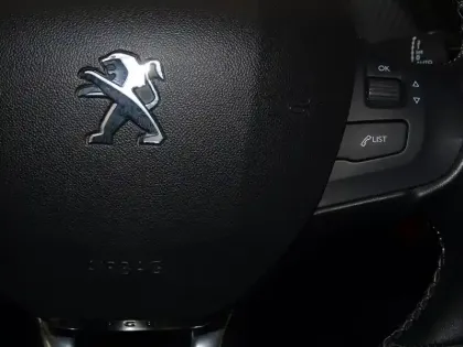 Photo 14 Peugeot 2008  1.2 PureTech 110ch Allure S&S