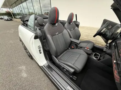 Photo 8 Mini Cooper  Cabrio S 204ch JCW DKG7