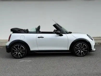 Photo 12 Mini Cooper  Cabrio S 204ch JCW DKG7