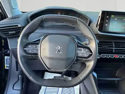 Photo 12 Peugeot 2008  e- 136ch Style