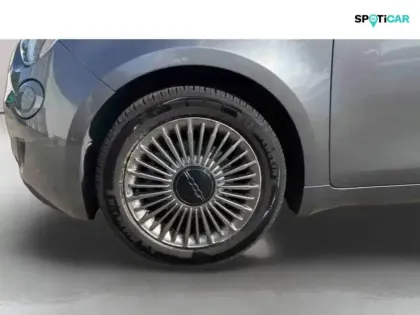 Photo 9 Fiat 500  3+1 e 118ch Pack Confort & Style & Tech MY23