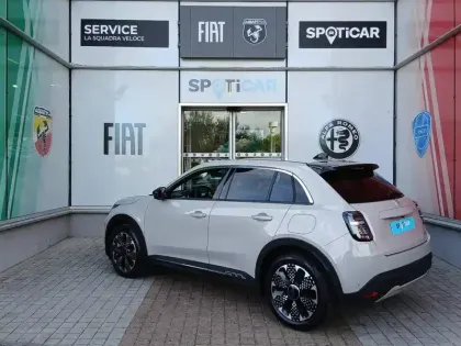 Photo 5 Fiat 600  1.2 Hybrid Turbo 110ch La Prima eDCT6