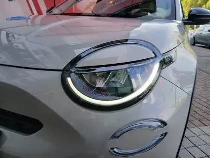 Photo 8 Fiat 600  1.2 Hybrid Turbo 110ch La Prima eDCT6