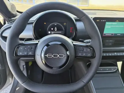 Photo 12 Fiat 600  1.2 Hybrid Turbo 110ch Sport eDCT6