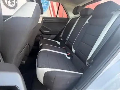 Photo 8 Volkswagen T-roc  1.5 TSI EVO 150ch Carat DSG7 S&S