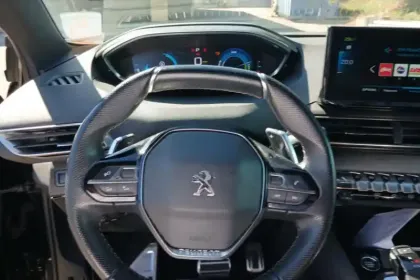 Photo 17 Peugeot 3008  Hybrid 225 e-EAT8