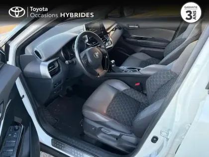 Photo 10 Toyota C-HR  122h Distinctive 2WD E-CVT RC18