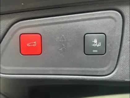 Photo 13 Peugeot 3008  Plug-in Hybrid 225ch GT e-EAT8