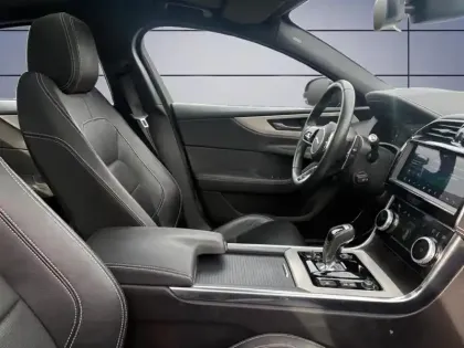 Photo 13 Jaguar Xe  D180 R-Dynamic SE AWD BVA8