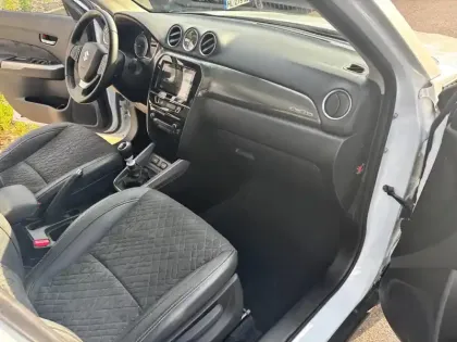 Photo 11 Suzuki Vitara  1.4 Boosterjet Hybrid 129ch Style Allgrip