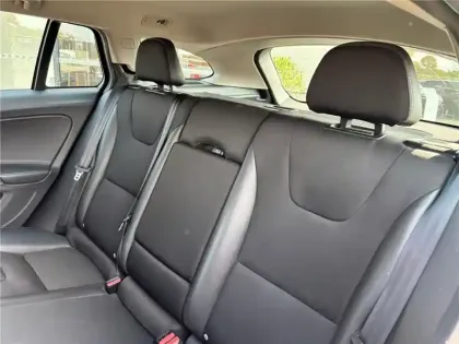 Photo 22 Volvo V60 T3 152 CH GEARTRONIC 6