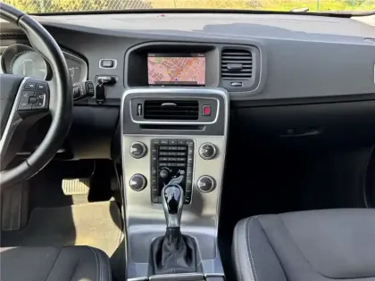 Photo 67 Volvo V60 T3 152 CH GEARTRONIC 6
