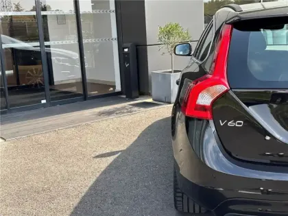Photo 51 Volvo V60 T3 152 CH GEARTRONIC 6