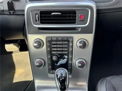 Photo 30 Volvo V60 T3 152 CH GEARTRONIC 6