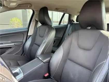 Photo 57 Volvo V60 T3 152 CH GEARTRONIC 6