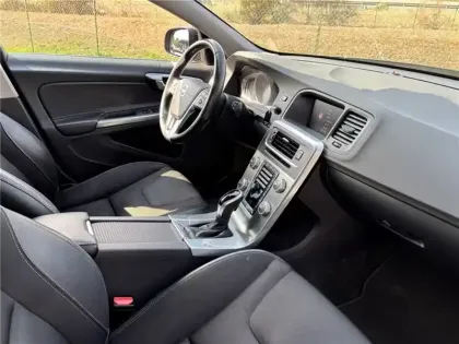 Photo 20 Volvo V60 T3 152 CH GEARTRONIC 6