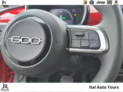 Photo 13 Fiat 600  e/ELECTRIQUE 156ch 54kWh Red/1ère MAIN