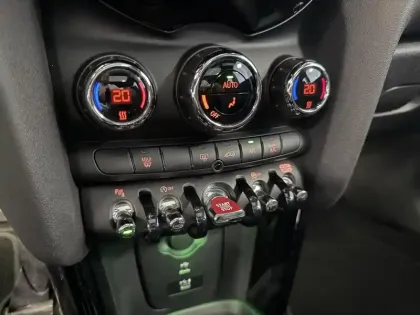 Photo 13 Mini Mini  Cooper 136ch  Edition Greenwich BVA7