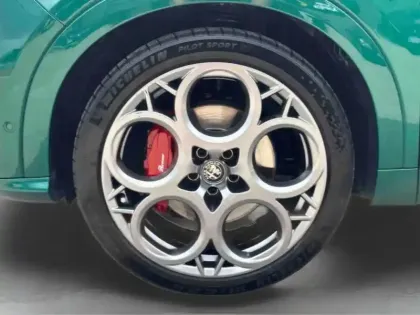 Photo 9 Alfa Romeo Tonale  1.5 Hybrid 160ch Tributo Italiano TCT