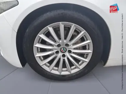 Photo 9 Alfa Romeo Giulia  2.0 TB 200ch Lusso AT8