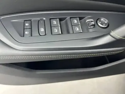 Photo 32 Peugeot 408  PHEV 180 e-EAT8