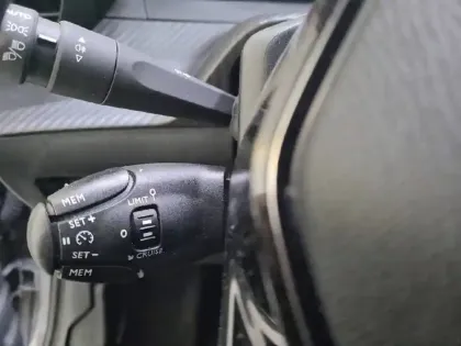Photo 34 Peugeot 208  PureTech 75 S&S BVM5