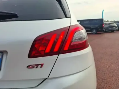 Photo 16 Peugeot 308  PureTech 263ch S&S BVM6