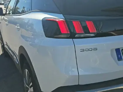 Photo 16 Peugeot 3008  PureTech 130ch S&S EAT8
