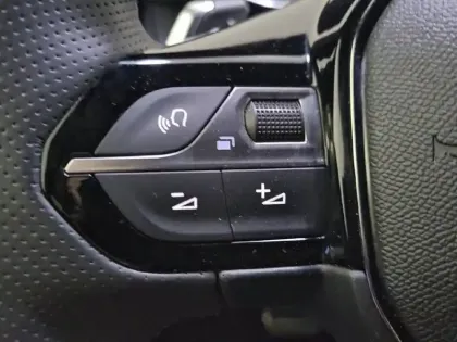 Photo 25 Peugeot 2008  Hybrid 145 ch e-DCS6