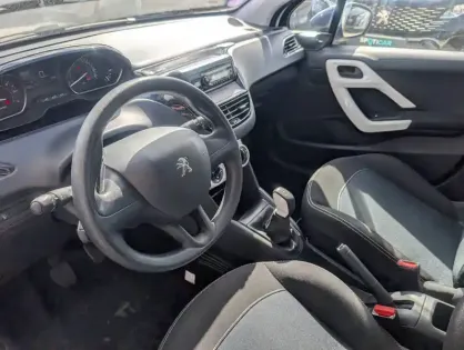 Photo 8 Peugeot 208  PureTech 68ch BVM5