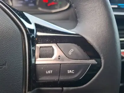 Photo 19 Peugeot 2008  PureTech 100 S&S BVM6