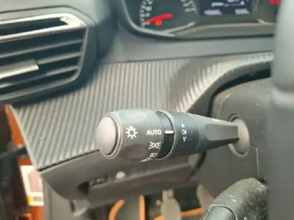 Photo 22 Peugeot 2008  PureTech 100 S&S BVM6