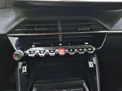 Photo 45 Peugeot 2008  PureTech 100 S&S BVM6