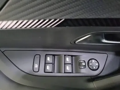 Photo 50 Peugeot 2008  PureTech 100 S&S BVM6