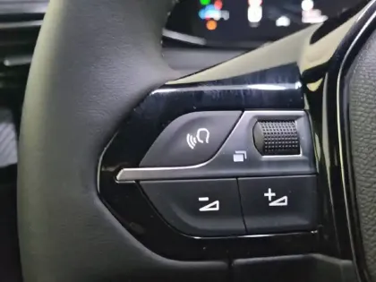 Photo 48 Peugeot 2008  PureTech 100 S&S BVM6