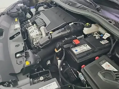 Photo 36 Peugeot 2008  PureTech 100 S&S BVM6