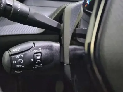 Photo 47 Peugeot 2008  PureTech 100 S&S BVM6