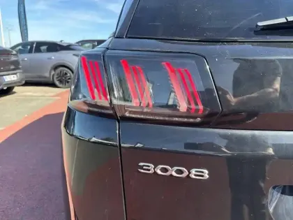 Photo 16 Peugeot 3008  Hybrid 225 e-EAT8