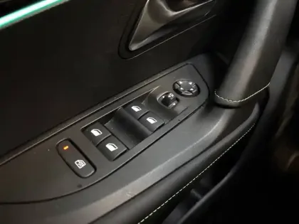 Photo 17 Peugeot 2008  PureTech 130 S&S EAT8