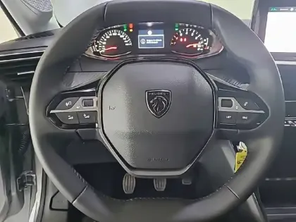 Photo 17 Peugeot 208  PureTech 75 S&S BVM5